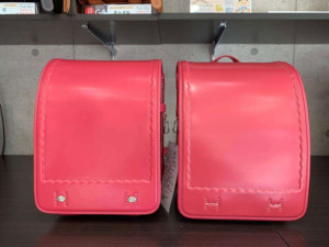 新品のピンクのランドセルと6年後のピンクのランドセルの比較画像
