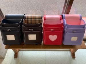 ランドセルの4種類の内張りがみえている