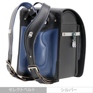 品番M3BKの岐阜横山ランドセルの斜め後側です。黒色のフィルウエル人工皮革で手作りされたランドセルです。