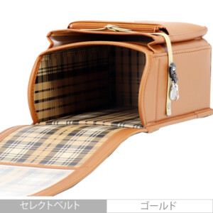 品番M4CAの岐阜横山ランドセルの内側です。キャメル色のフィルウエル人工皮革で手作りされたランドセルです。