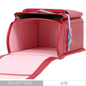 品番M4VPの岐阜横山ランドセルの内側です。ビビッドピンク色のフィルウエル人工皮革で手作りされたランドセルです。