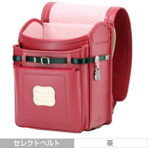 品番M6CPの岐阜横山ランドセルの前段のポケットです。キュートピンク色のフィルウエル人工皮革で手作りされたランドセルです。