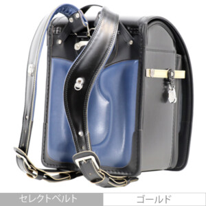 品番F3BKの岐阜横山ランドセルの斜め後ろです。黒色の牛革で手作りされたランドセルです。