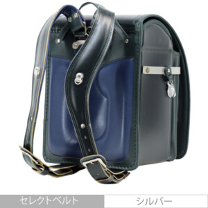 品番F3DGの岐阜横山ランドセルの斜め後ろです。深緑色の牛革で手作りされたランドセルです。
