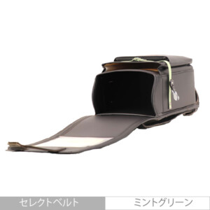 品番M3BKBの岐阜横山ランドセルの内側です。黒×黒色のフィルウエル人工皮革で手作りされたランドセルです。
