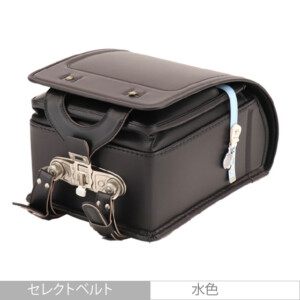 品番M3BKBの岐阜横山ランドセルの底側です。黒×黒色のフィルウエル人工皮革で手作りされたランドセルです。