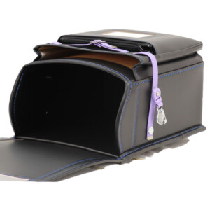 岐阜横山鞄のランドセルです。品番h2bkm-cの内側です。黒×青色の牛革と人工皮革のハイブリッドで手作りされたランドセルです。