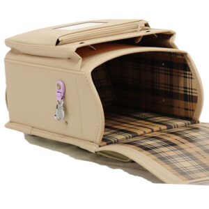 岐阜横山鞄のランドセルです。品番m4be-fの内側です。ベージュ色の人工皮革で手作りされたランドセルです。