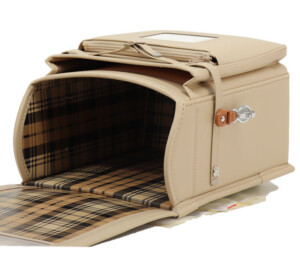 岐阜横山鞄のランドセルです。品番m4be-cの内側です。ベージュ色の人工皮革で手作りされたランドセルです。