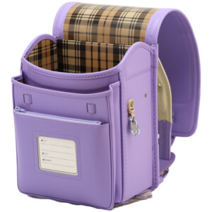 岐阜横山鞄のランドセルです。品番m4ir-fのフラットデザインの前段です。アイリス色の人工皮革で手作りされたランドセルです。