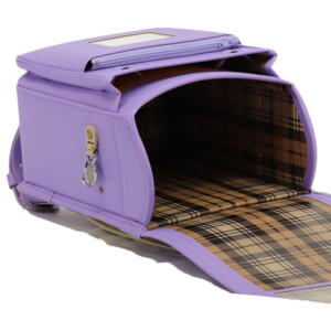 岐阜横山鞄のランドセルです。品番m4ir-fの内側です。アイリス色の人工皮革で手作りされたランドセルです。