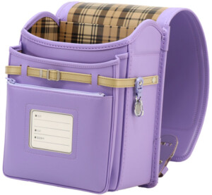 岐阜横山鞄のランドセルです。品番m4ir-cのセレクトデザインの前段です。アイリス色の人工皮革で手作りされたランドセルです。