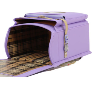 岐阜横山鞄のランドセルです。品番m4ir-cの内側です。アイリス色の人工皮革で手作りされたランドセルです。