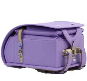 岐阜横山鞄のランドセルです。品番m4ir-cの底側です。アイリス色の人工皮革で手作りされたランドセルです。