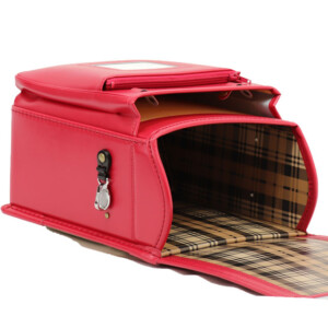 岐阜横山鞄のランドセルです。品番m4rc-fの内側です。レッド色の人工皮革で手作りされたランドセルです。